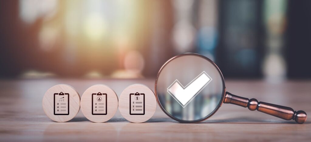 Magnifying glass with checkmarks, signifying Endereza law building franchisor trust
